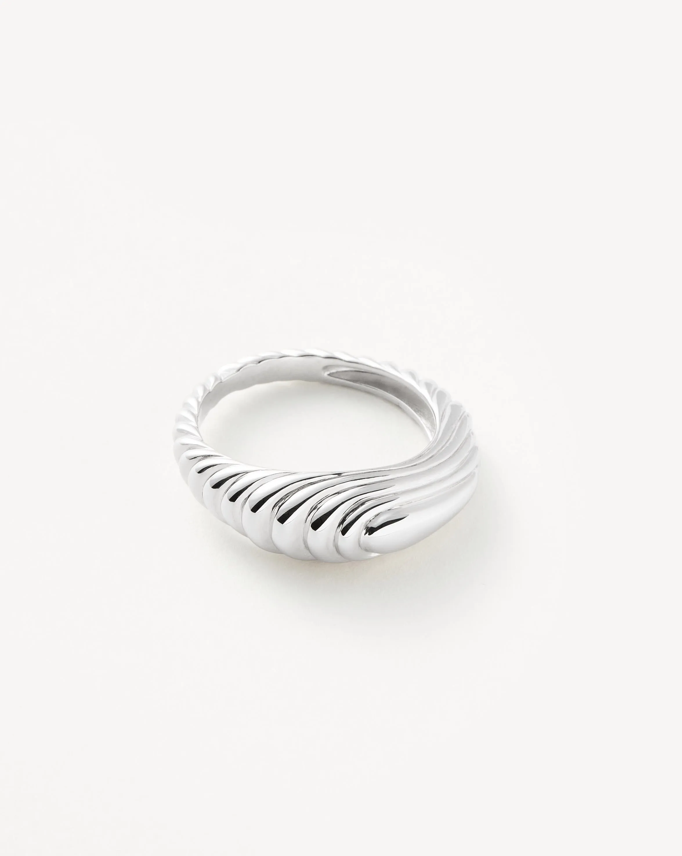 Wavy Ridge Stacking Ring